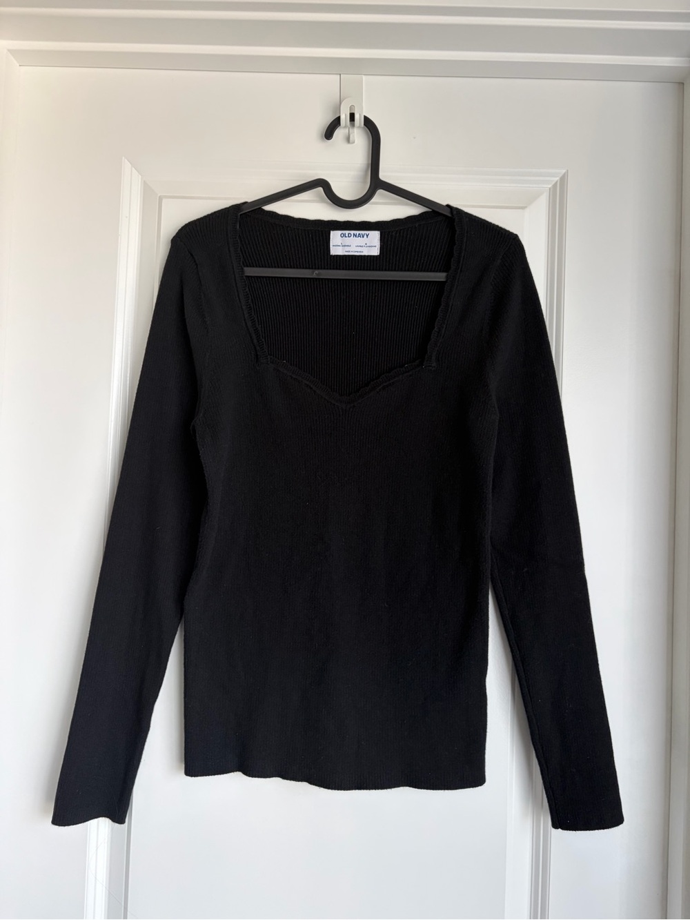 Old Navy V-Neck Sweater in Black Size Large